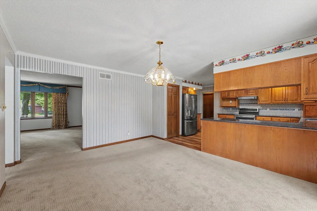 Photo of 906 Crestview Drive