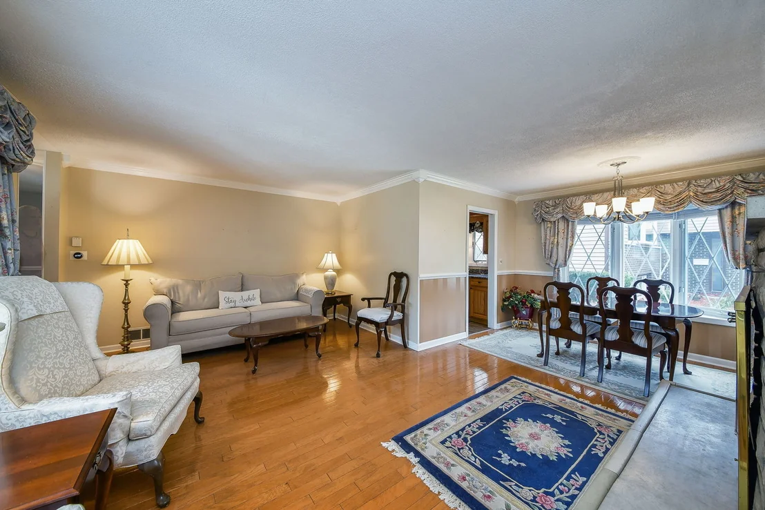 Photo of 337 W Edson Place
