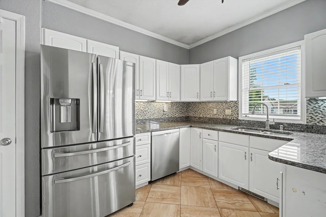 Photo of 1203 EDGEVIEW Drive