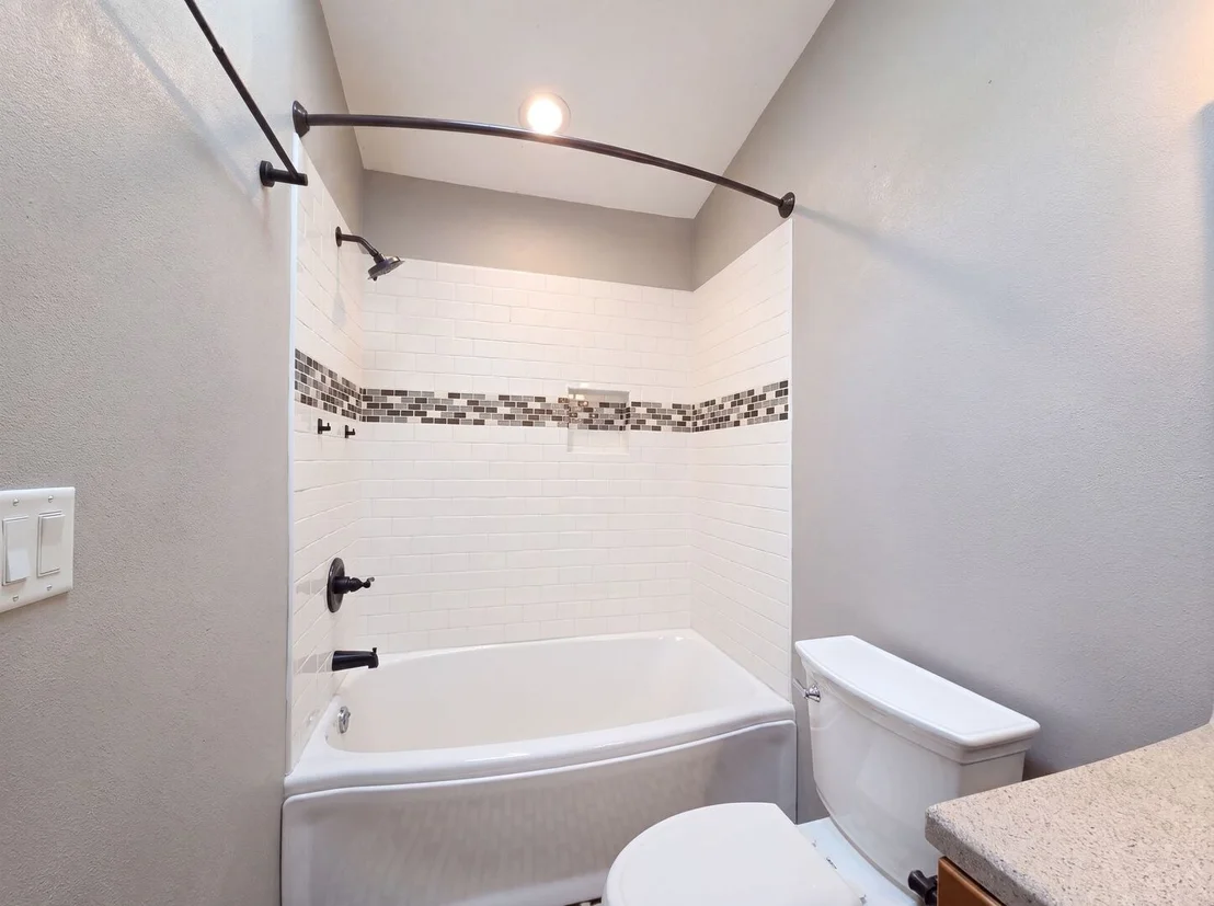 Photo of 1503 Featherstone Road