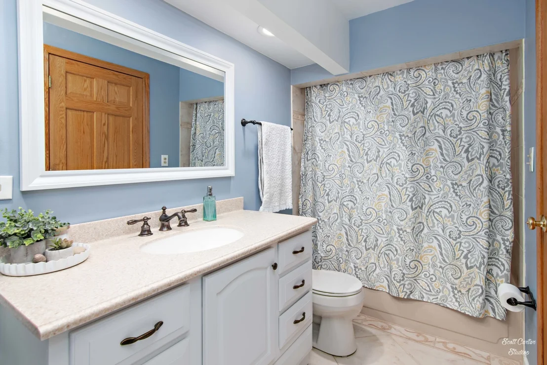 Photo of 920 Gregory Lane