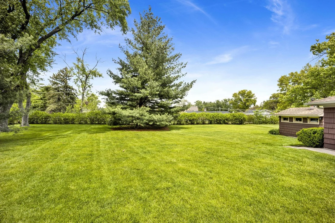 Photo of 18W724 20th Place