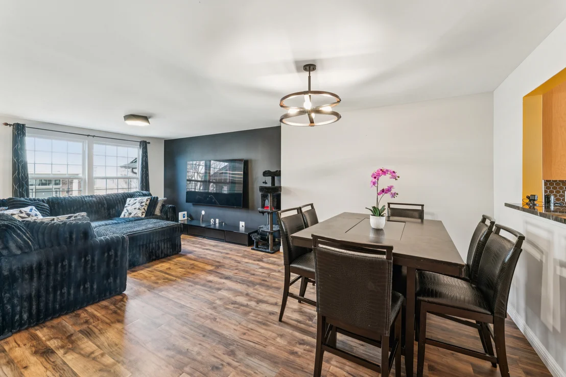 Photo of 464 Valentine Way