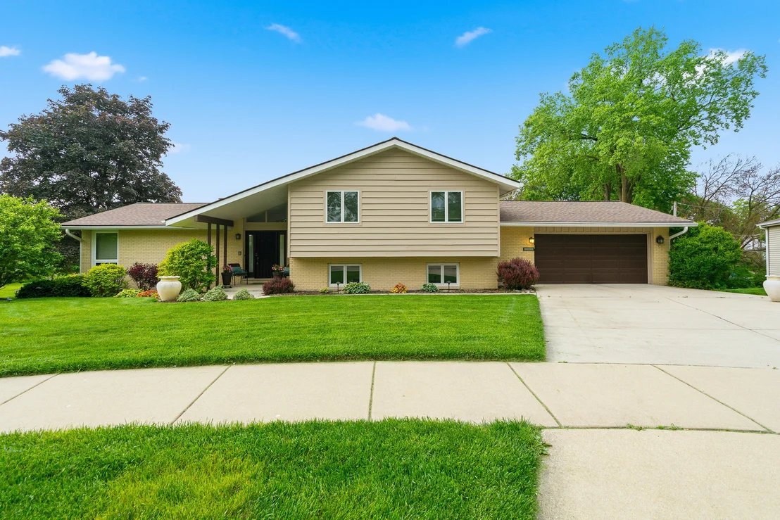 Photo of 1107 VALLEY Lane