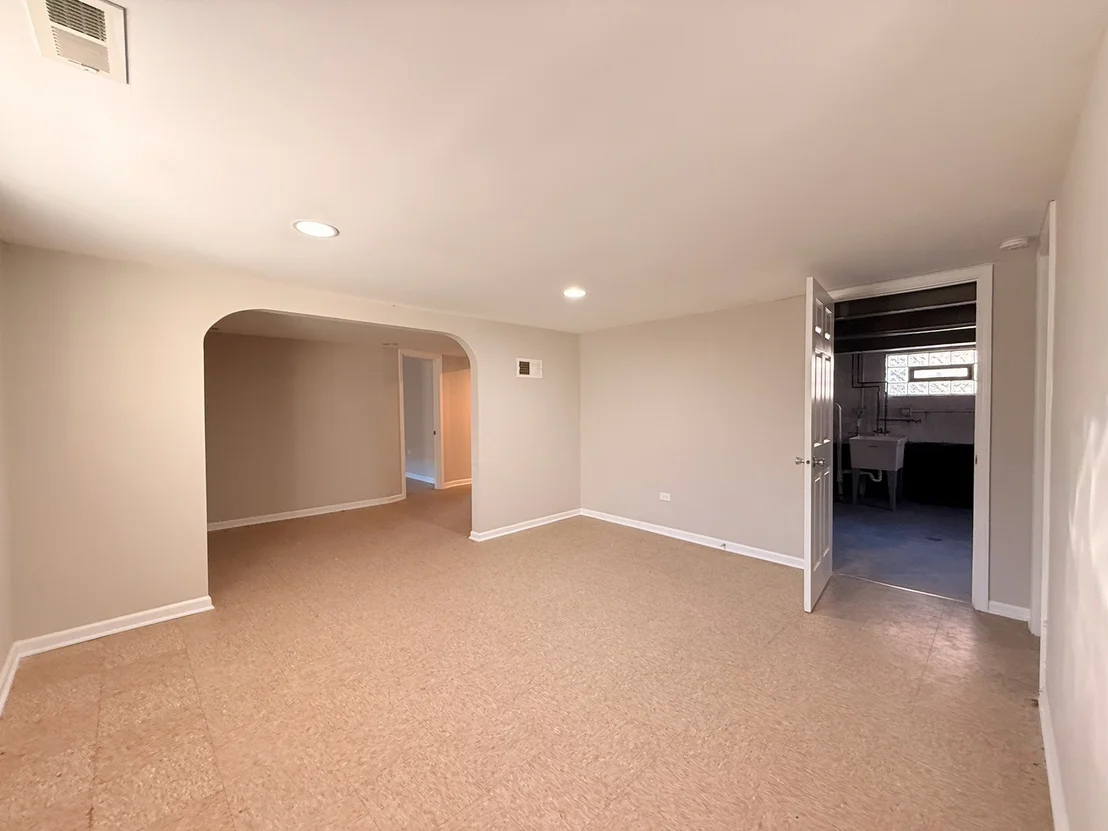Photo of 15565 Madison Avenue