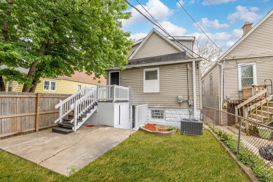 Photo of 2048 W 70th Place