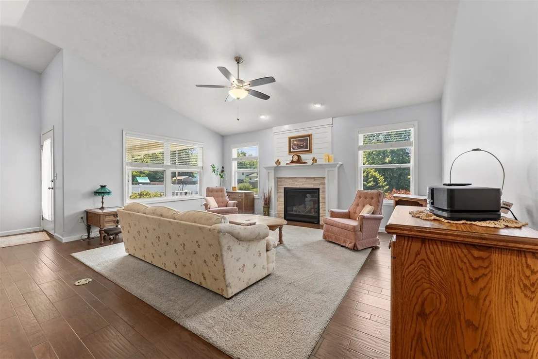 Photo of 701 Red Bud Drive