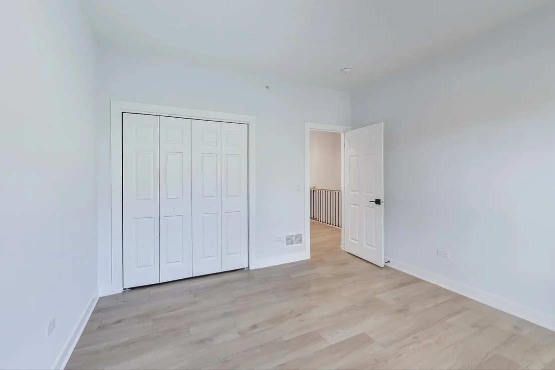 Photo of 894 N Quentin Road