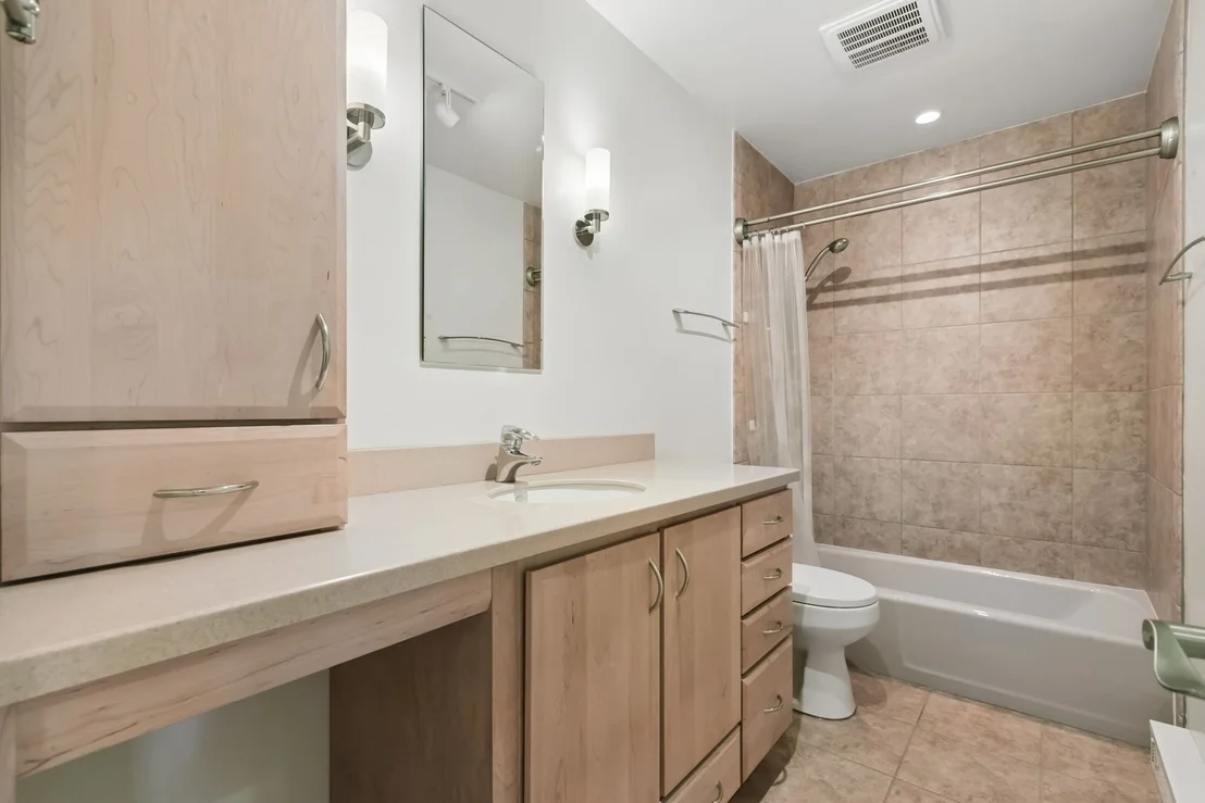 Photo of Unit 5D at 1333 Maple Avenue