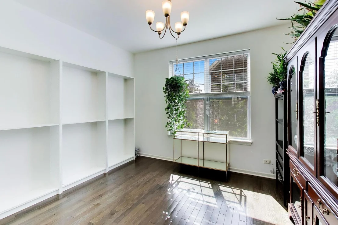 Photo of 810 Lexington Circle W