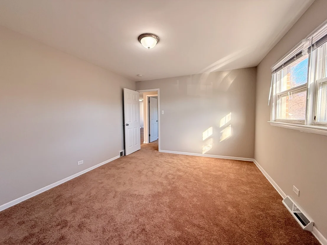 Photo of 15565 Madison Avenue