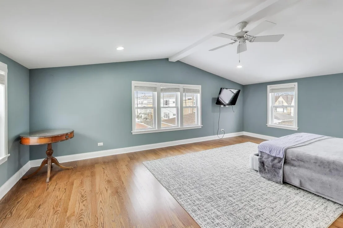 Photo of 6544 W Devon Avenue