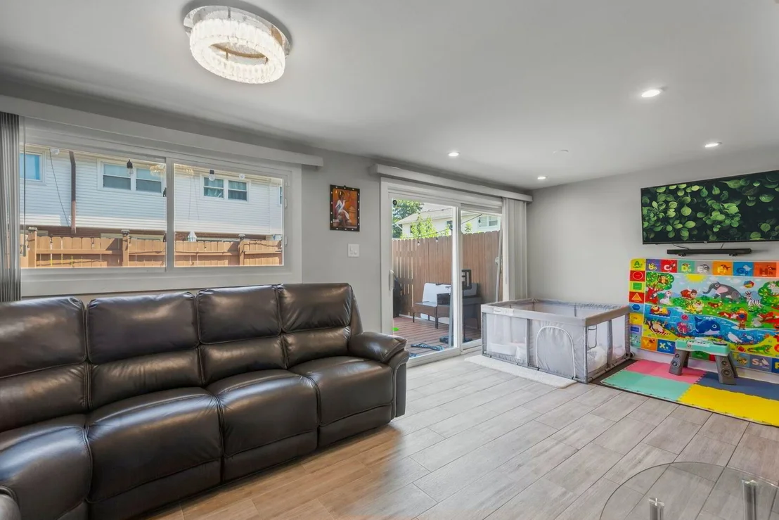 Photo of Unit B at 8914 Robin Drive
