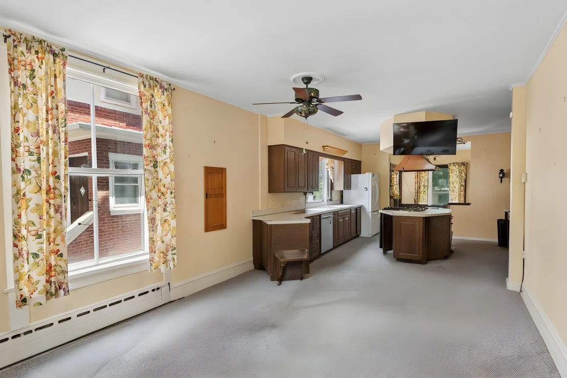 Photo of 929 Sheridan Road