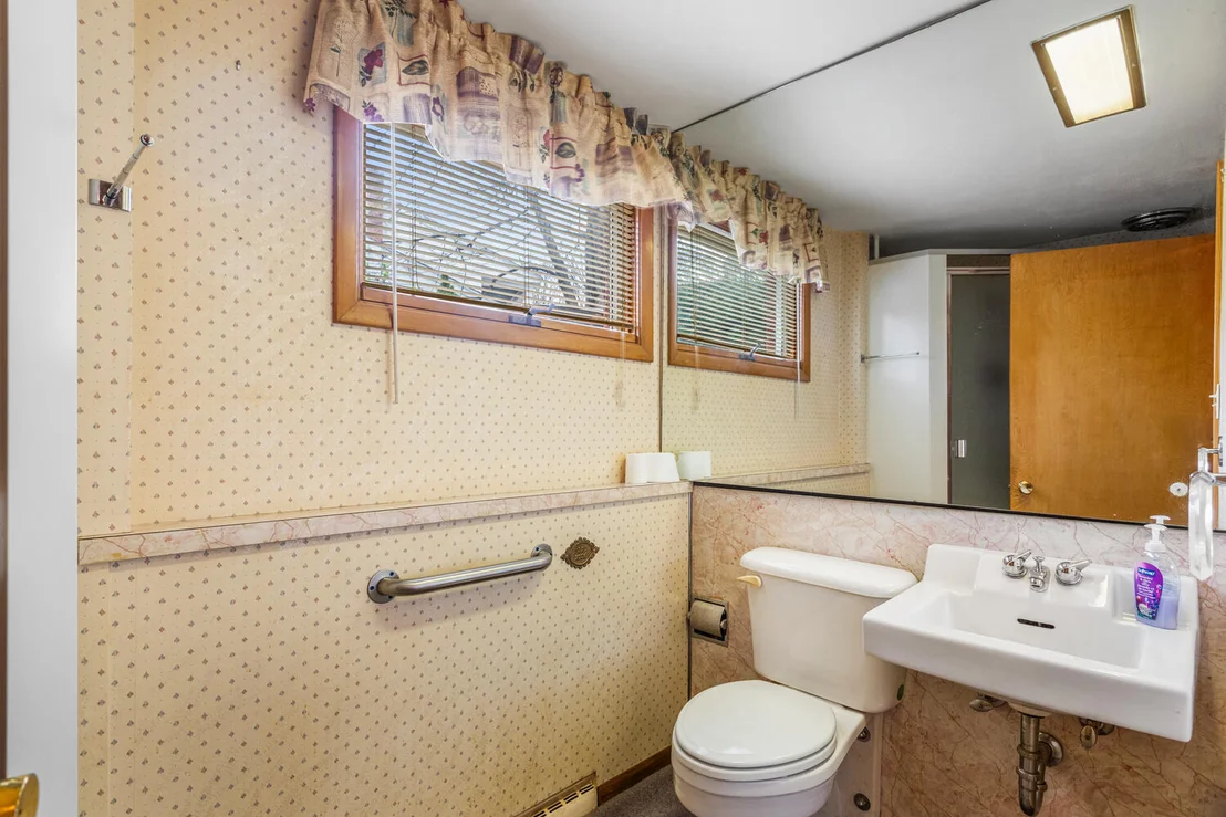 Photo of 1420 Mayfair Road