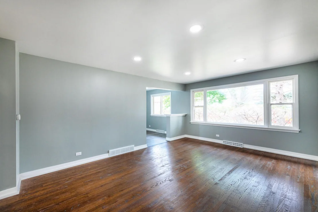 Photo of 1015 W Victoria Avenue