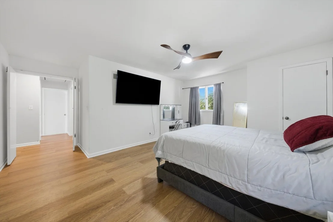 Photo of 2437 Grape Street