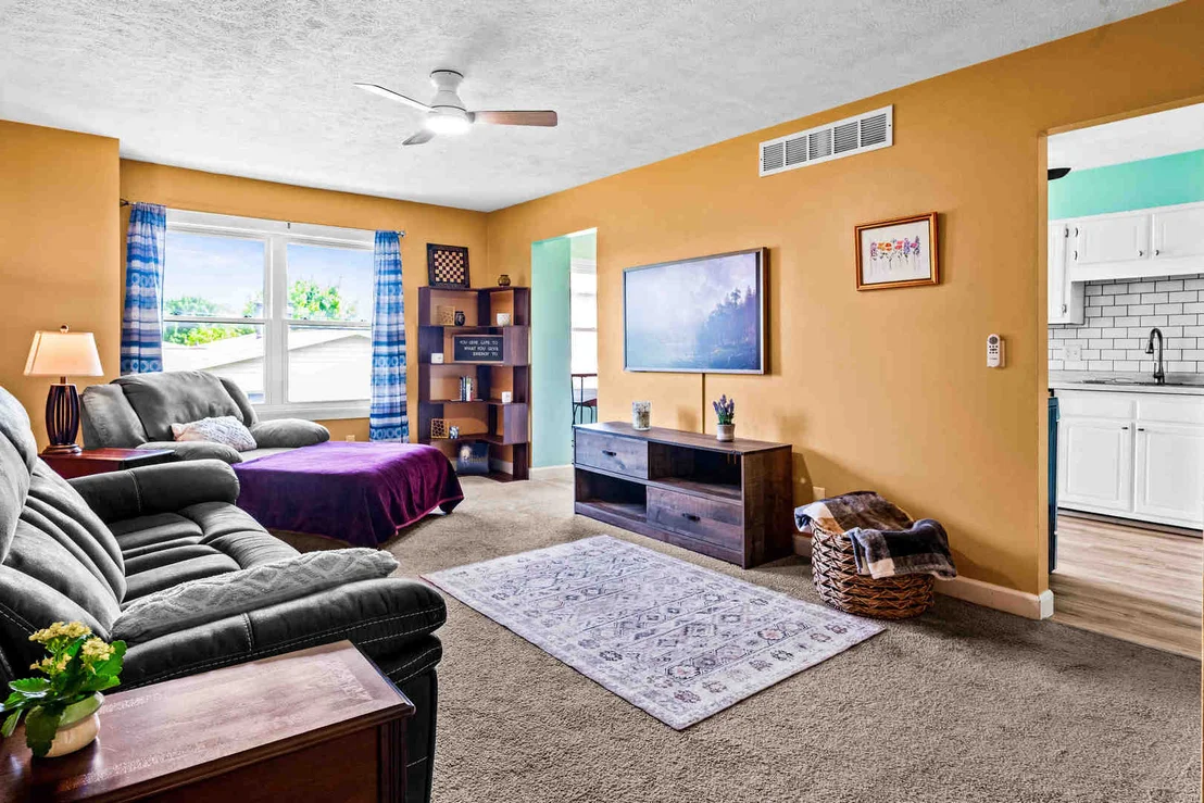 Photo of Unit A at 1536 Hunt Drive