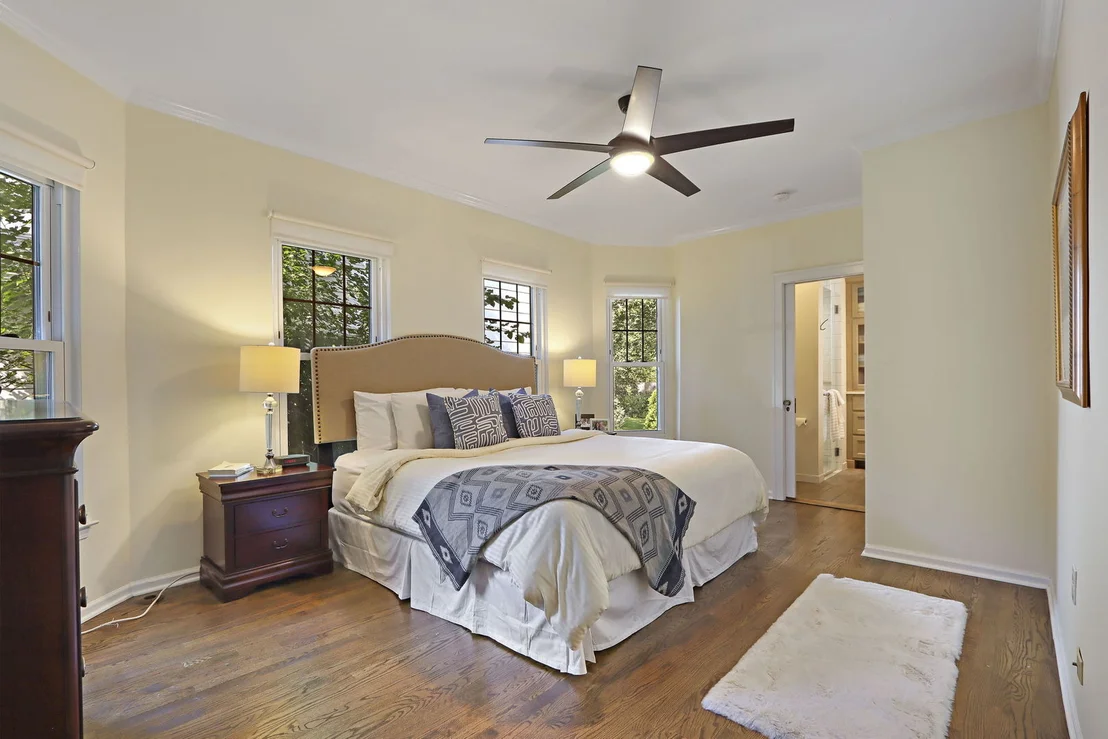 Photo of 943 Forest Avenue