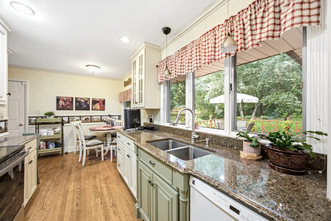 Photo of 1215 Forest Drive
