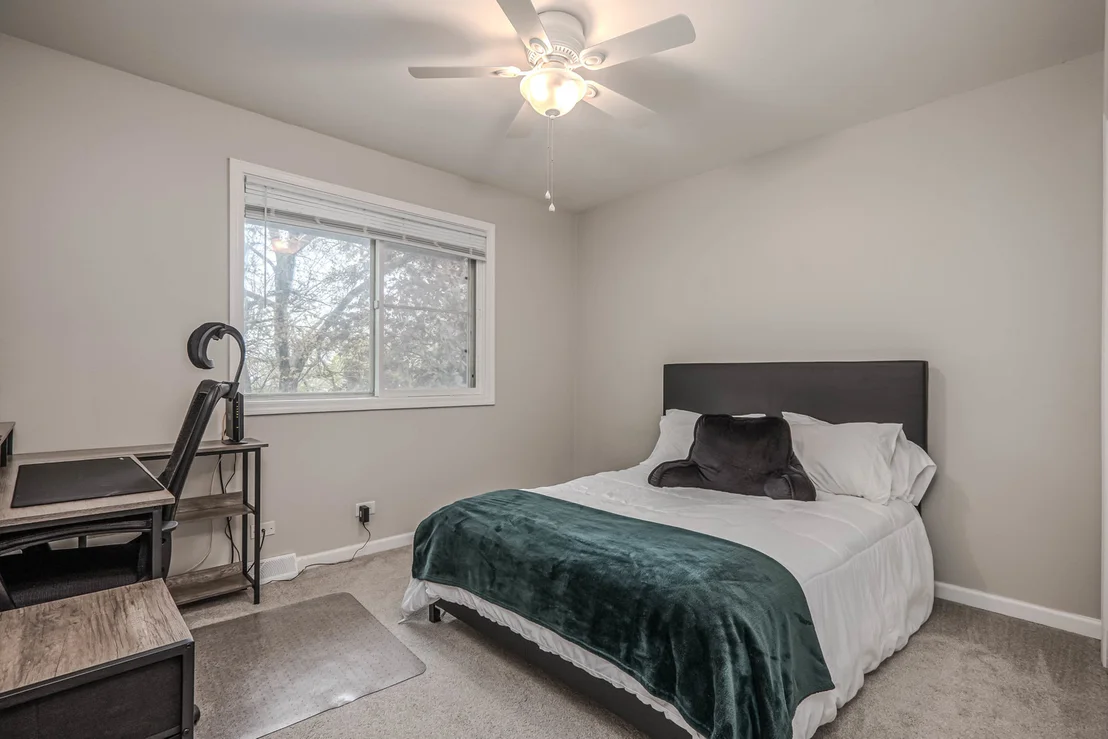 Photo of 585 Sharon Way