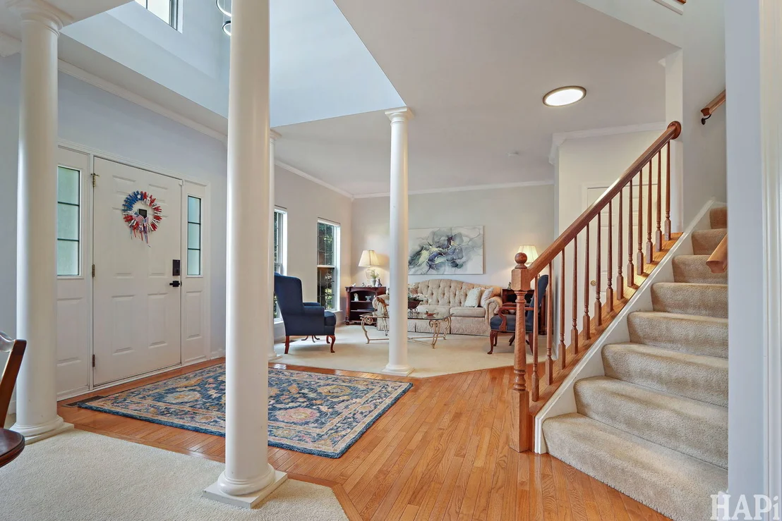 Photo of 4570 Loyola Drive