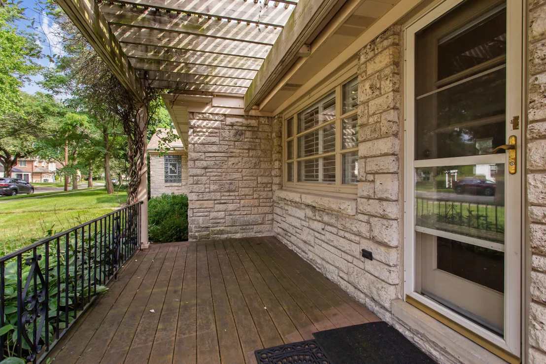 Photo of 807 Surrey Lane