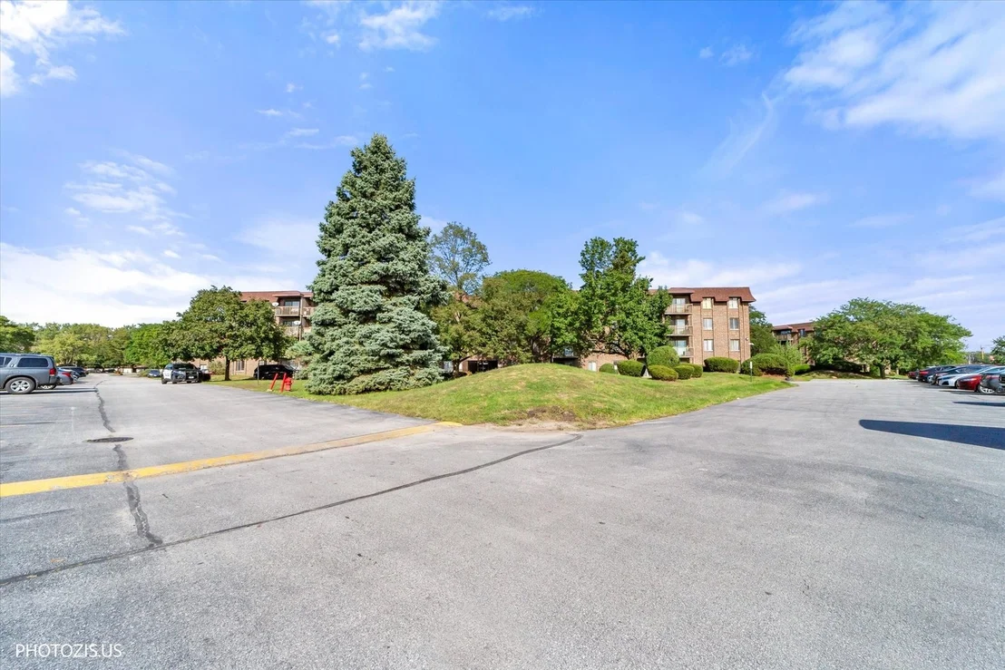 Photo of Unit B413 at 830 Elder Road