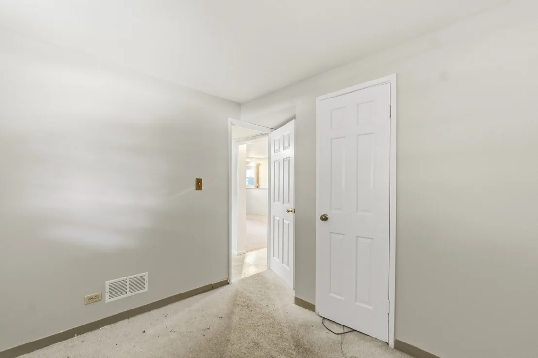 Photo of 933 W Gilbert Avenue