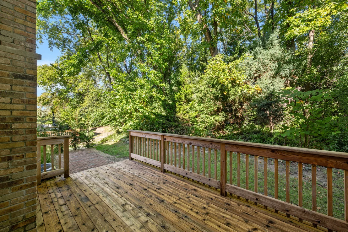 Photo of 1119 Dickens Avenue