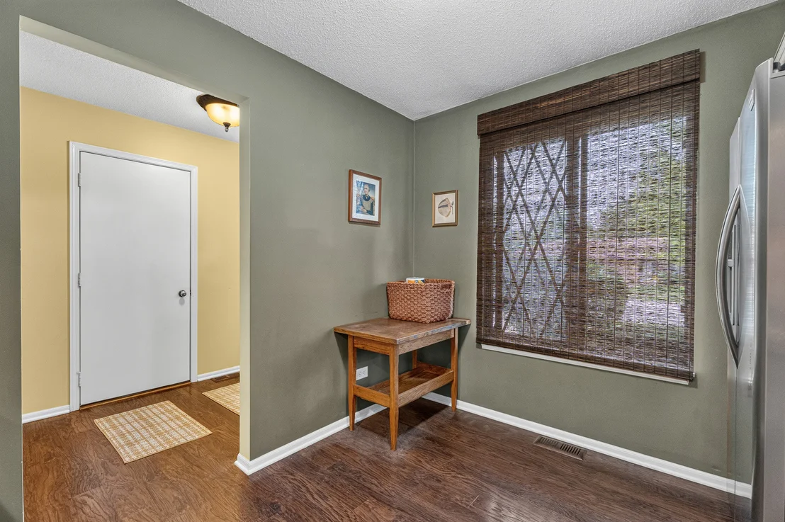 Photo of Unit 0 at 818 Shagbark Road
