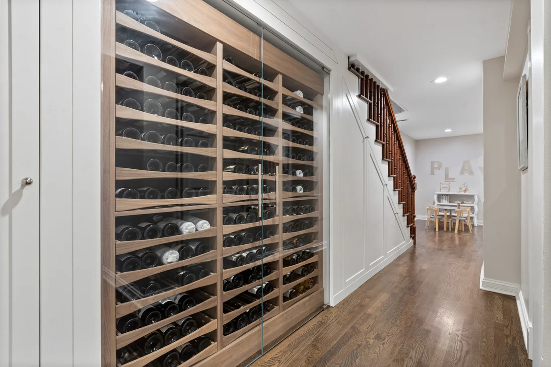 Photo of 119 W Delaware Place