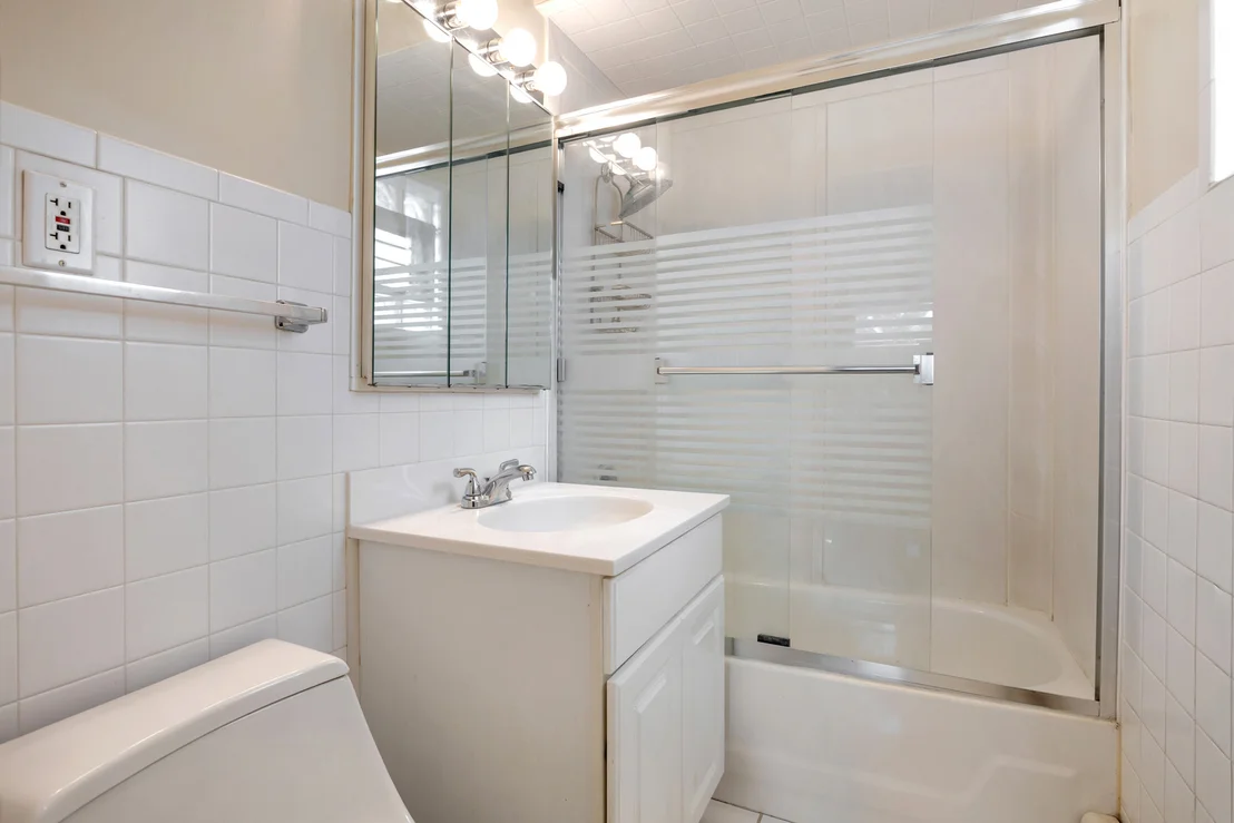Photo of 952 W Grant Drive