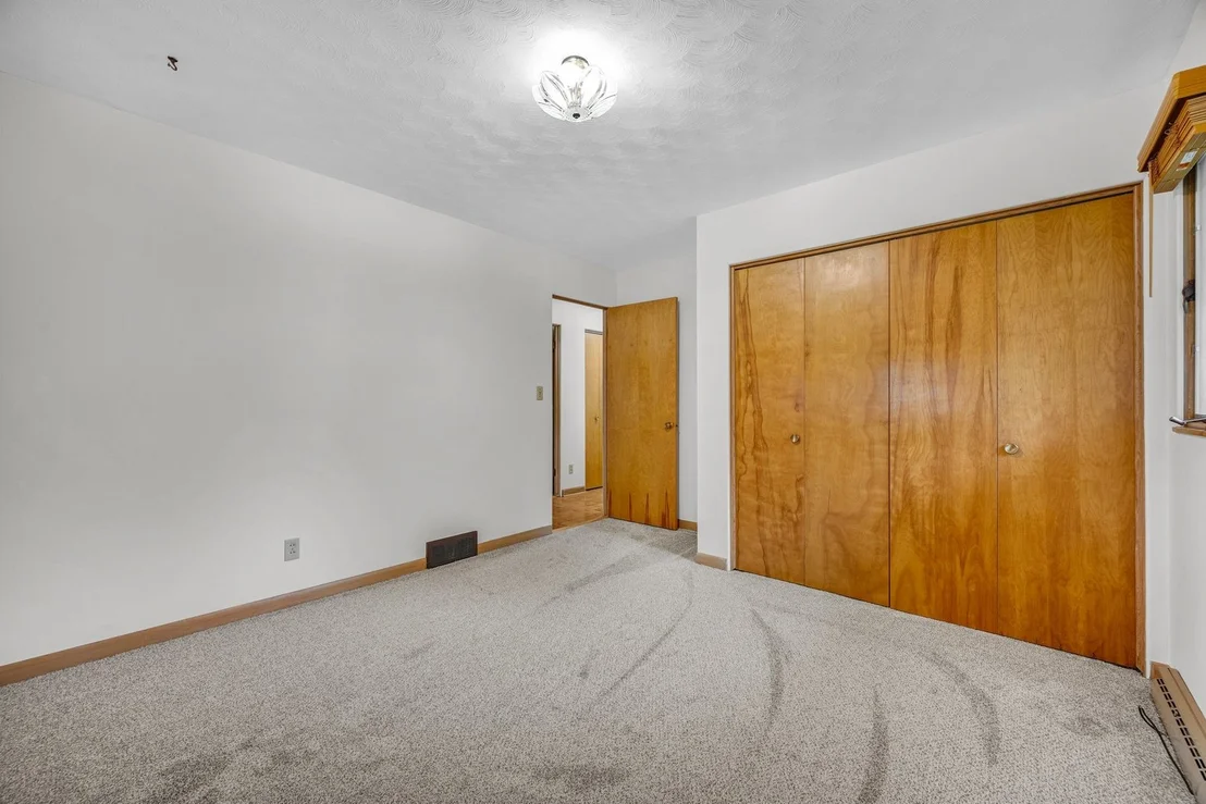 Photo of 221 Hillside Lane