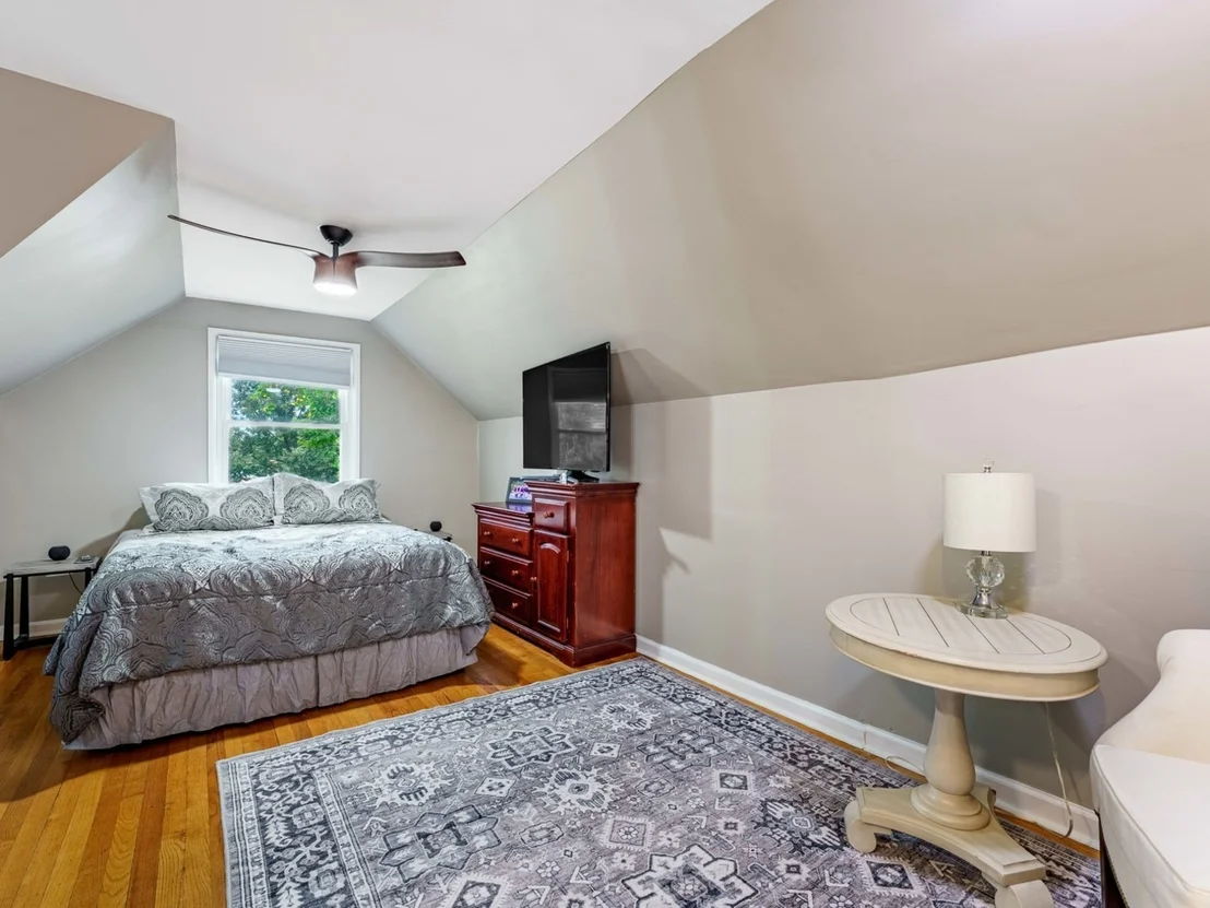 Photo of 301 W Lonnquist Boulevard
