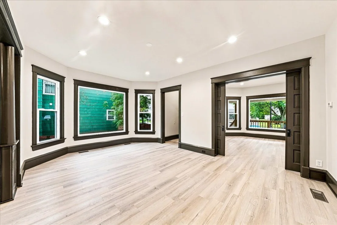 Photo of 417 BUELL Avenue