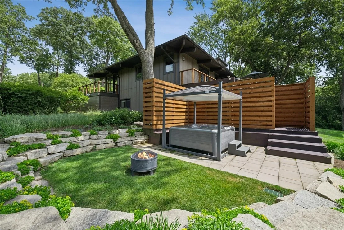 Photo of 83 Lakeview Parkway
