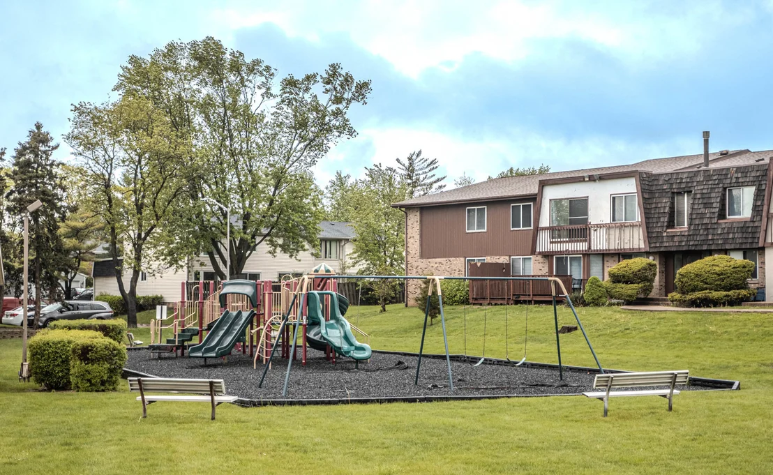 Photo of 585 Sharon Way