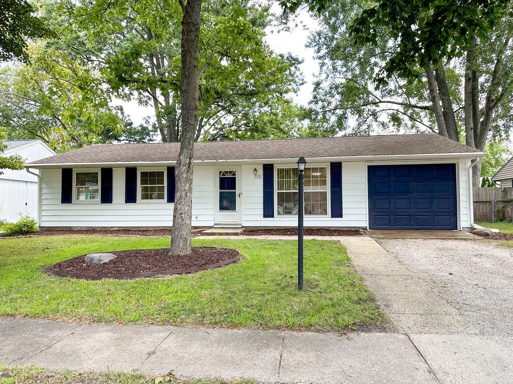 Photo of 810 Fairoaks Drive