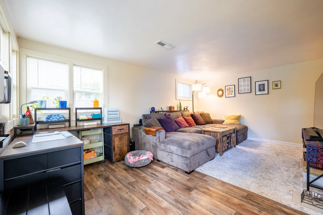 Photo of 906 N Division Avenue