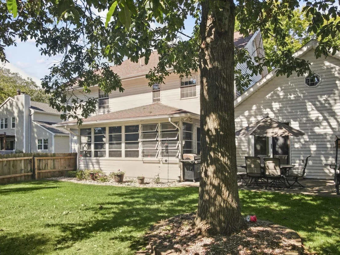 Photo of 703 Surrey Road