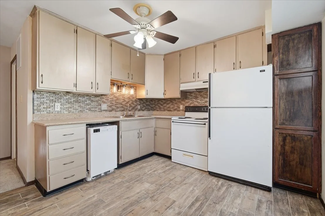 Photo of 1241 Holiday Lane