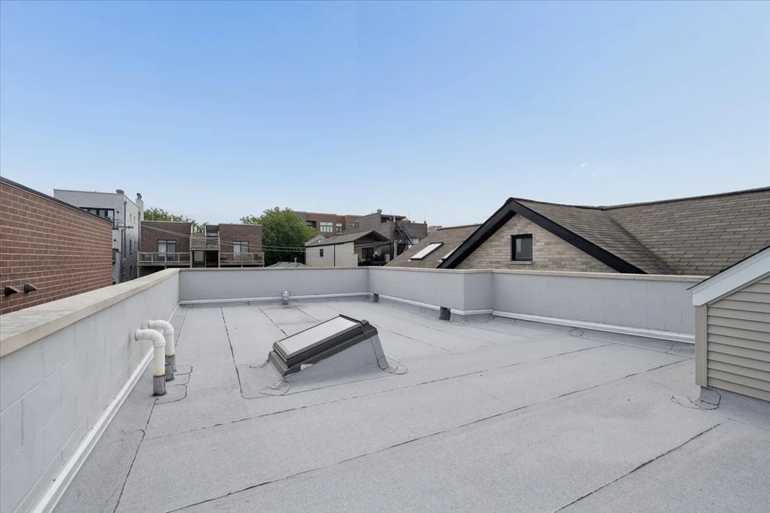 Photo of 1915 W Wolfram Street