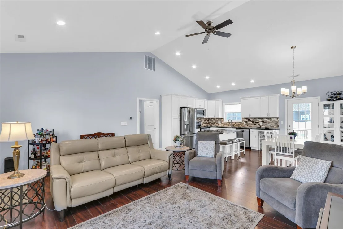 Photo of 1611 E Vernon Drive