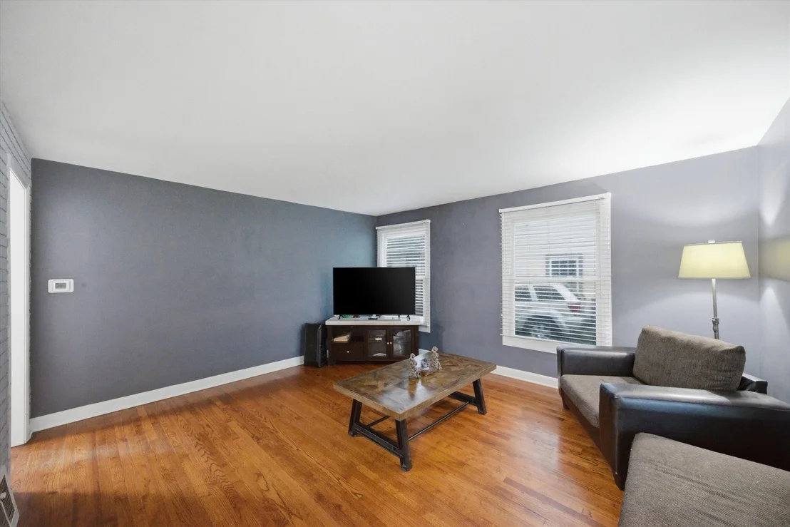 Photo of 525 Sunset Drive