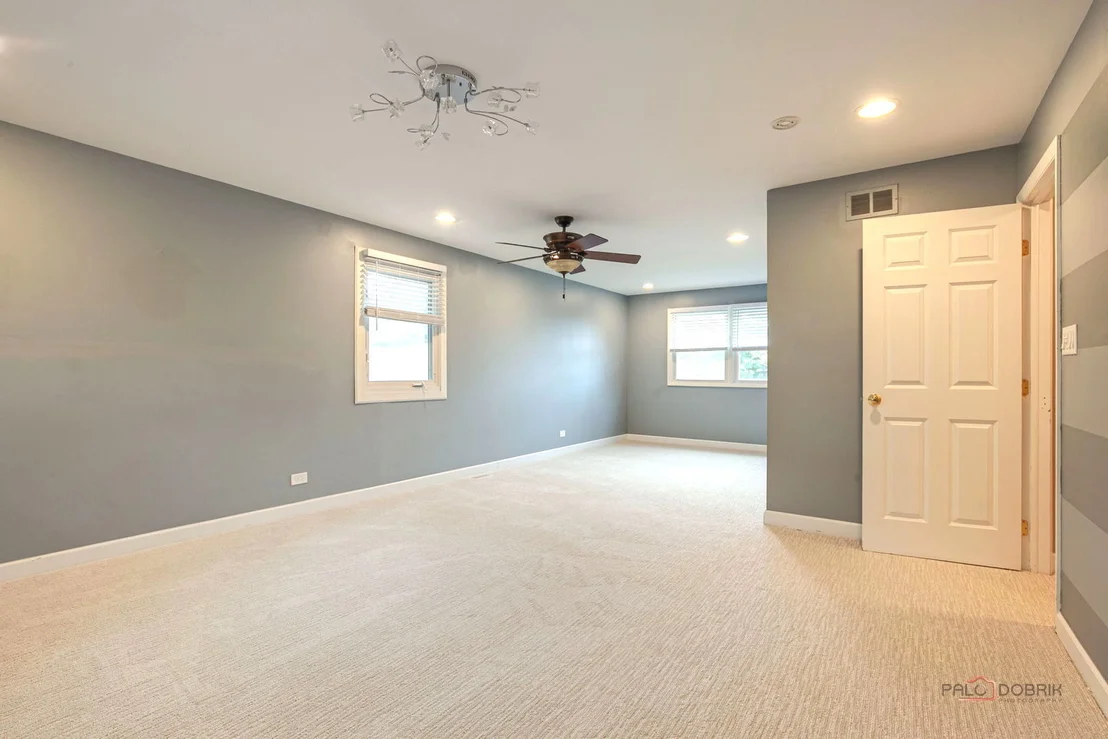 Photo of 562 Applegate Lane
