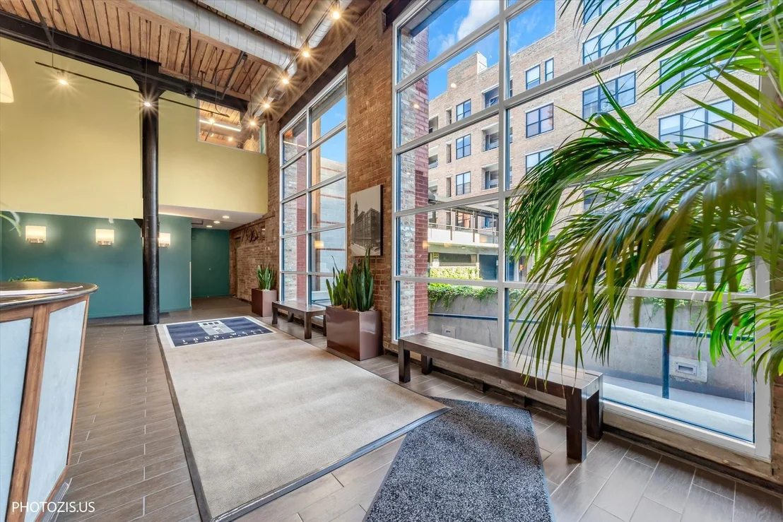 Photo of Unit 202 at 1000 W Washington Boulevard