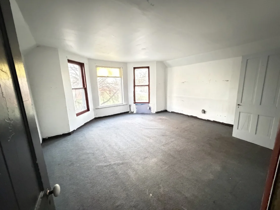 Photo of 337 N 6th Avenue