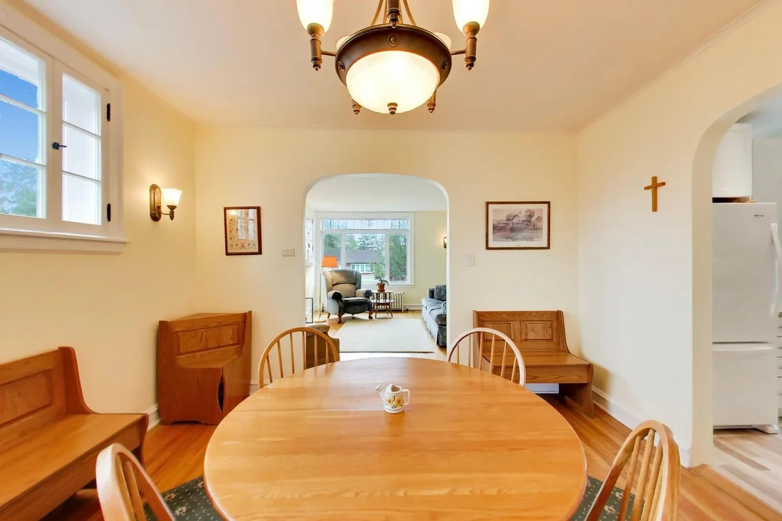 Photo of 940 W Grant Drive