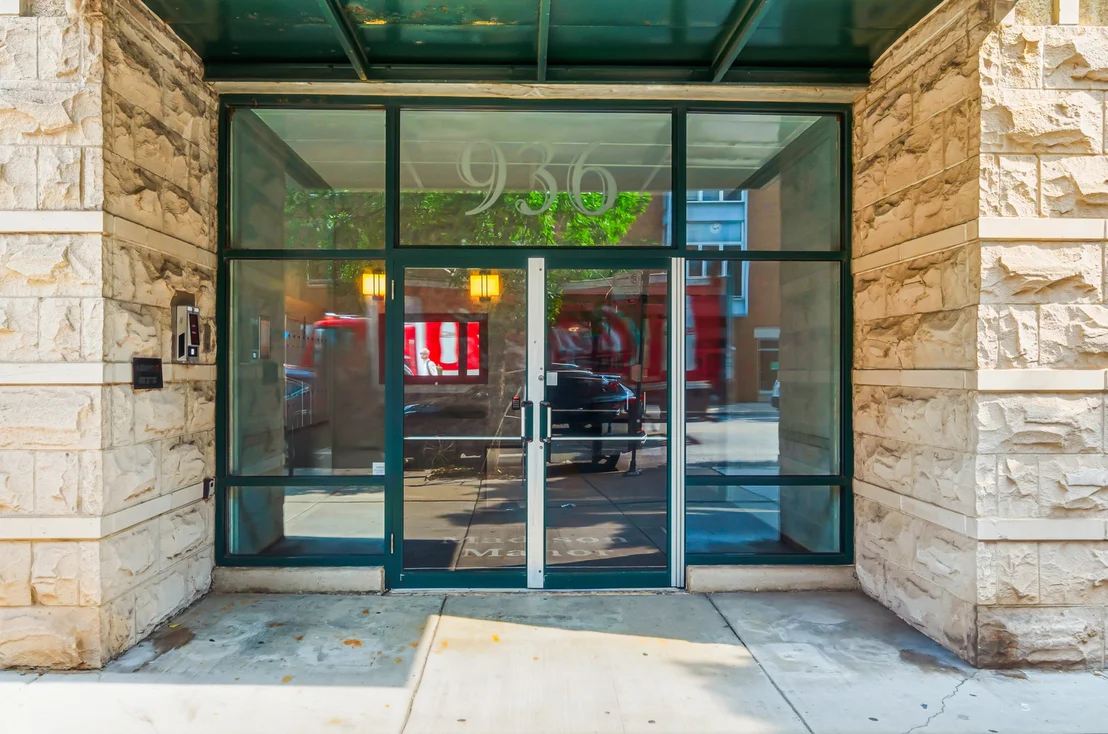 Photo of Unit D2 at 936 W Madison Street